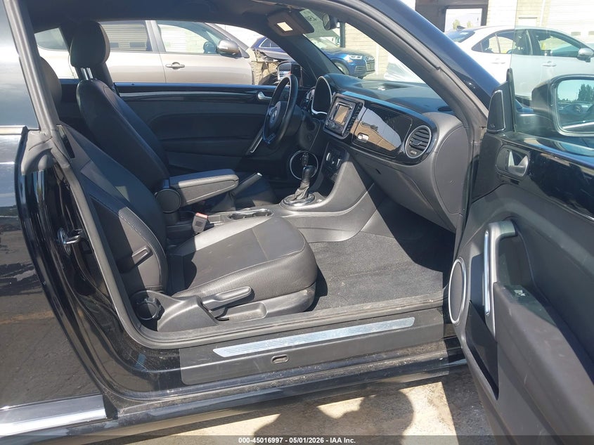 2012 Volkswagen Beetle 2.5 2.5L black Lot 111045016997 Vin 3VWJP7AT2CM652960