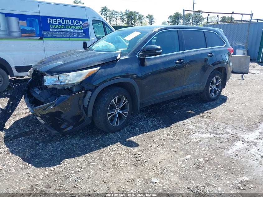 2017 TOYOTA HIGHLANDER auction photo 2