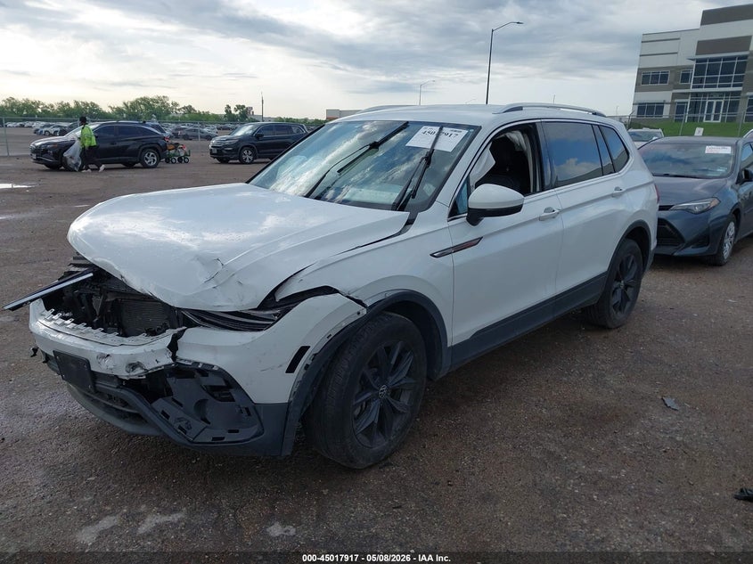 2024 VOLKSWAGEN TIGUAN auction photo 2