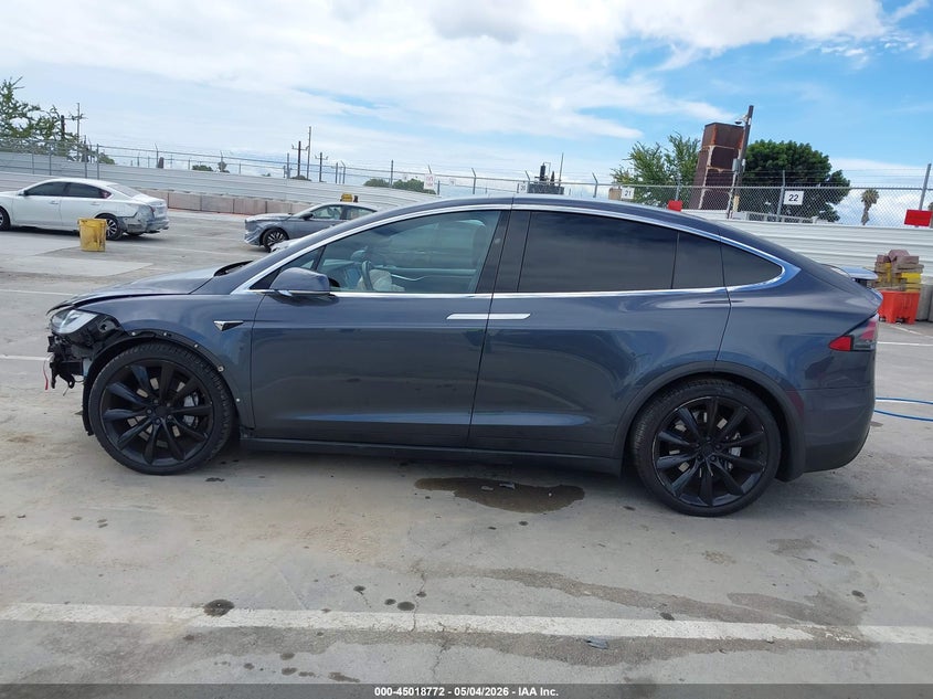 2017 Tesla Model X 100D/75D/90D VIN: 5YJXCBE25HF037991 Lot: 45018772