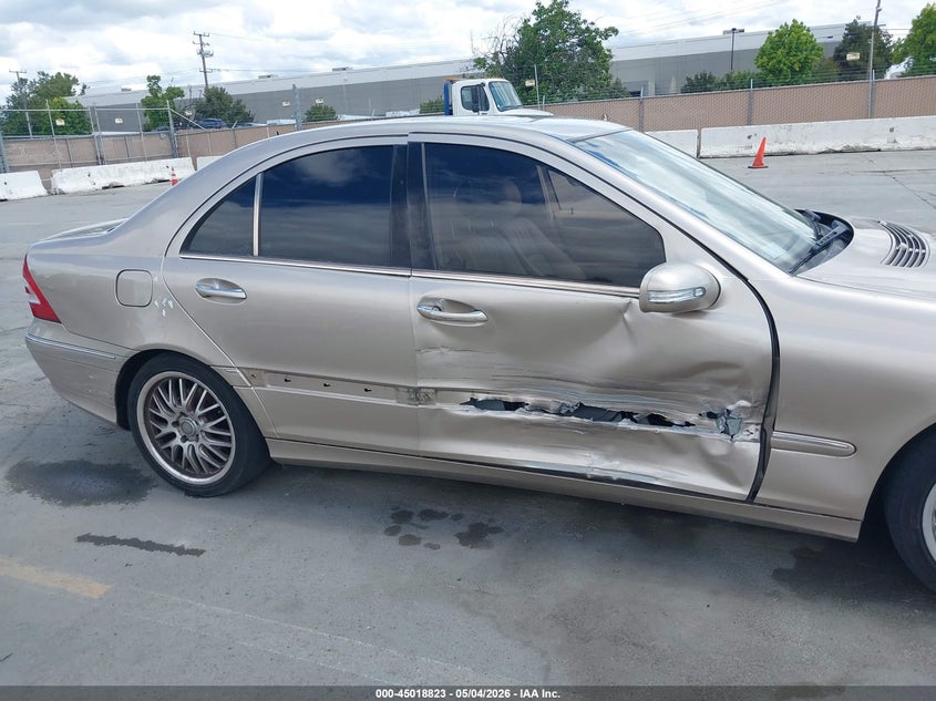 2005 Mercedes-Benz C 240 Luxury VIN: WDBRF61JX5A669831 Lot: 45018823