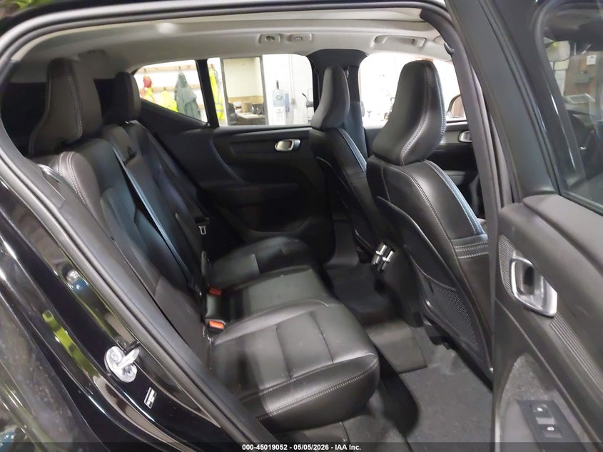 2025 Volvo Xc40 B5 Plus Bright Theme VIN: YV4L12UEXS2513465 Lot: 45019052