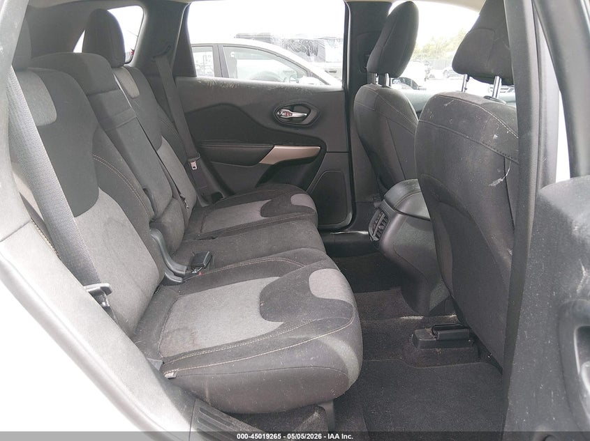 2017 JEEP CHEROKEE auction photo 8