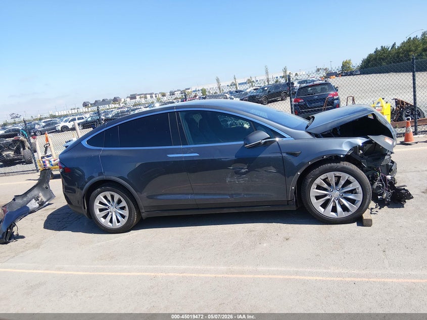 2018 Tesla Model X 100D/75D/P100D VIN: 5YJXCAE25JF105108 Lot: 45019472