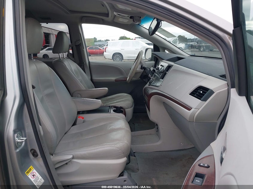 2011 Toyota Sienna 3.5 Xle V6 silver Lot 111045019638 Vin 5TDYK3DC2BS147603