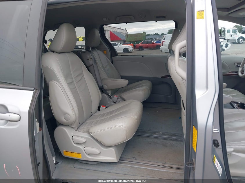 2011 Toyota Sienna 3.5 Xle V6 silver Lot 111045019638 Vin 5TDYK3DC2BS147603