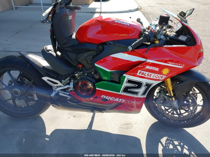 2024 Ducati Panigale V2 VIN: ZDMHAATW6RB013654 Lot: 45019643