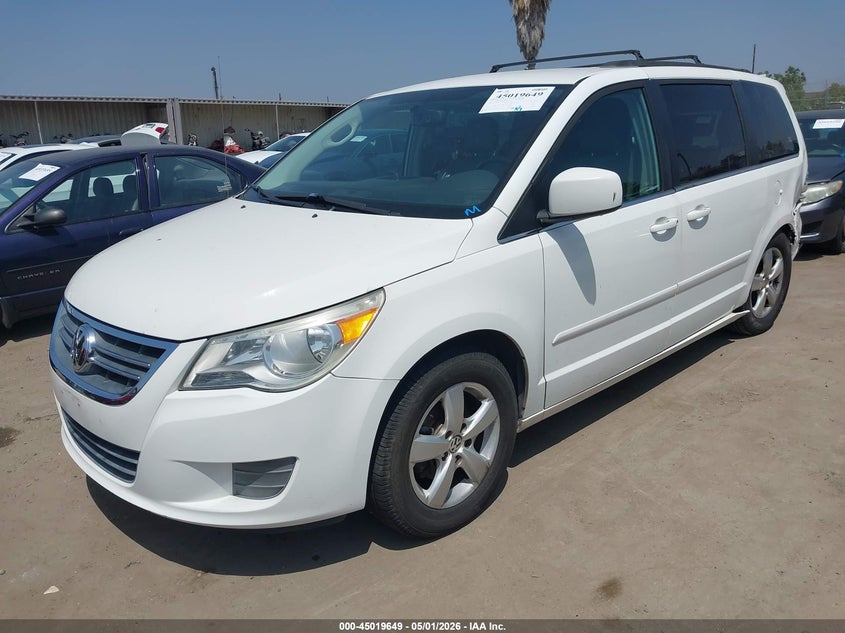 2011 Volkswagen Routan Se