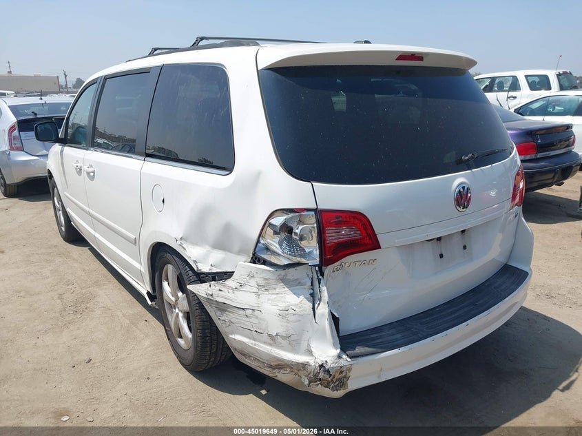2011 Volkswagen Routan Se