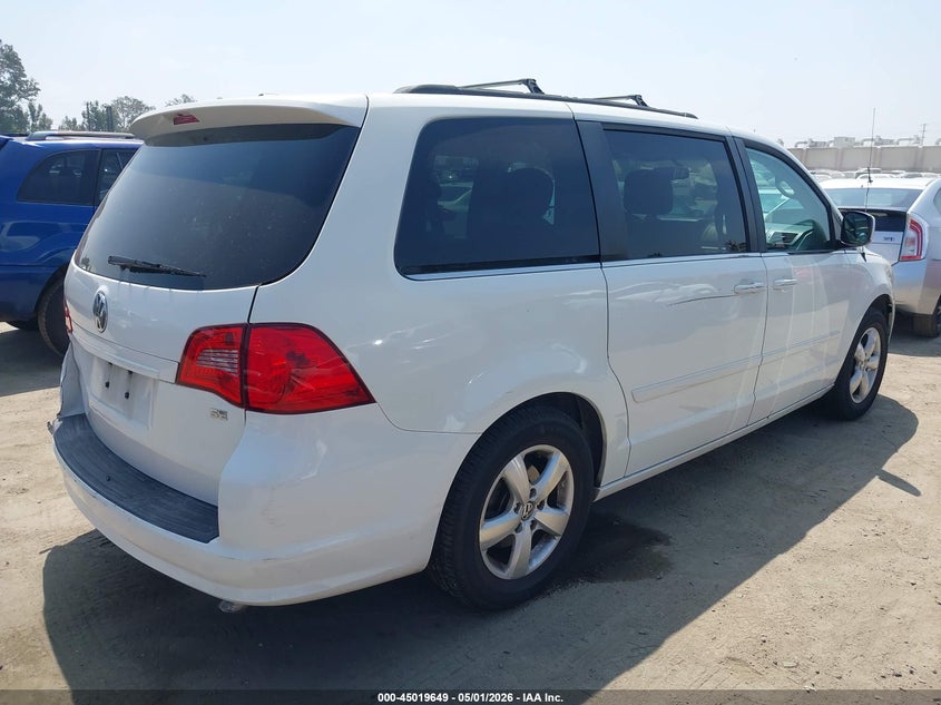 2011 Volkswagen Routan Se