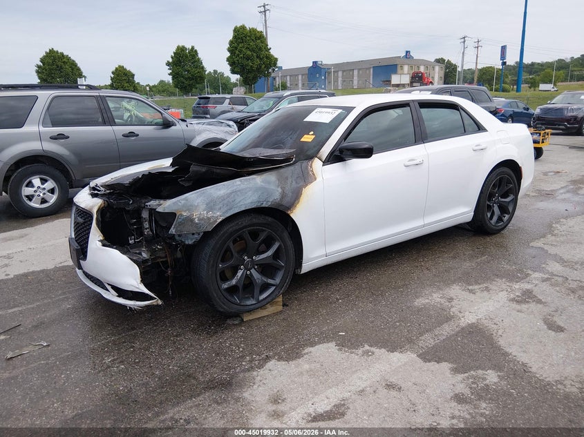 2020 Chrysler 300 Touring 2C3CCAAGXLH194739 photo 1