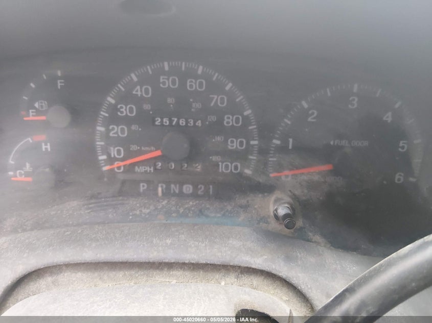 1998 Ford Expedition Eddie Bauer/Xlt VIN: 1FMRU1767WLB57913 Lot: 45020660
