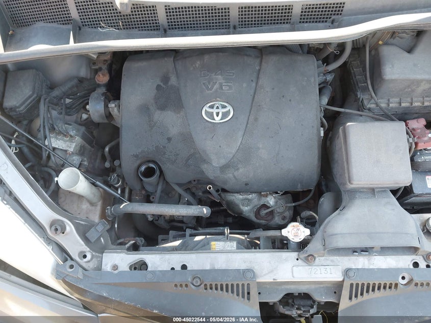 TOYOTA SIENNA - zdjęcie 10