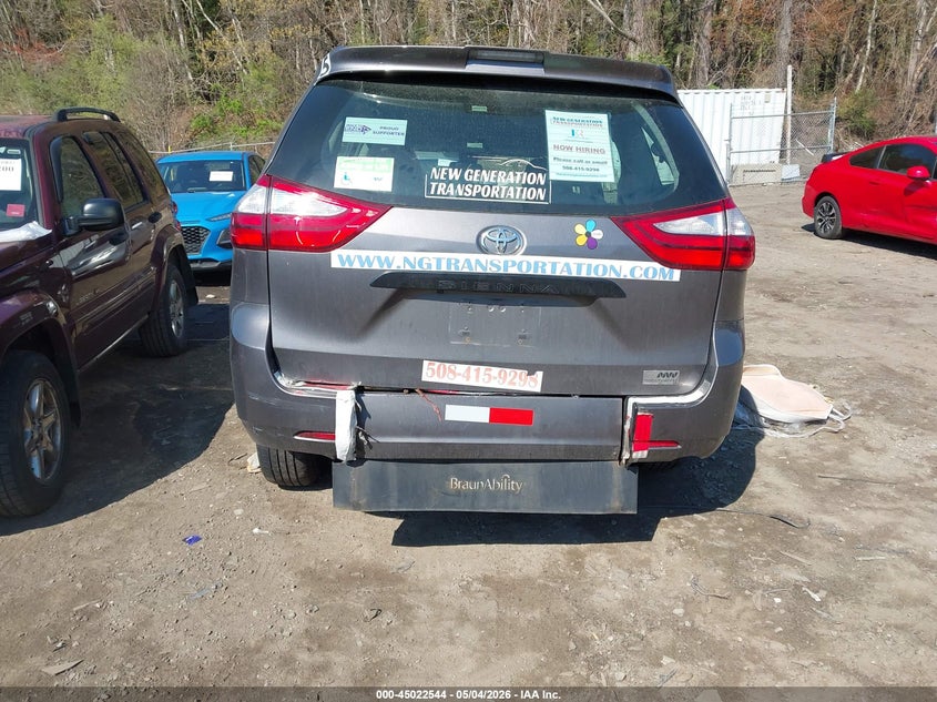 TOYOTA SIENNA - zdjęcie 16