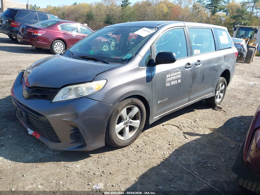 2018 TOYOTA SIENNA auction photo 2