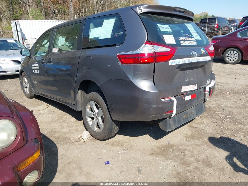 2018 TOYOTA SIENNA auction photo 3