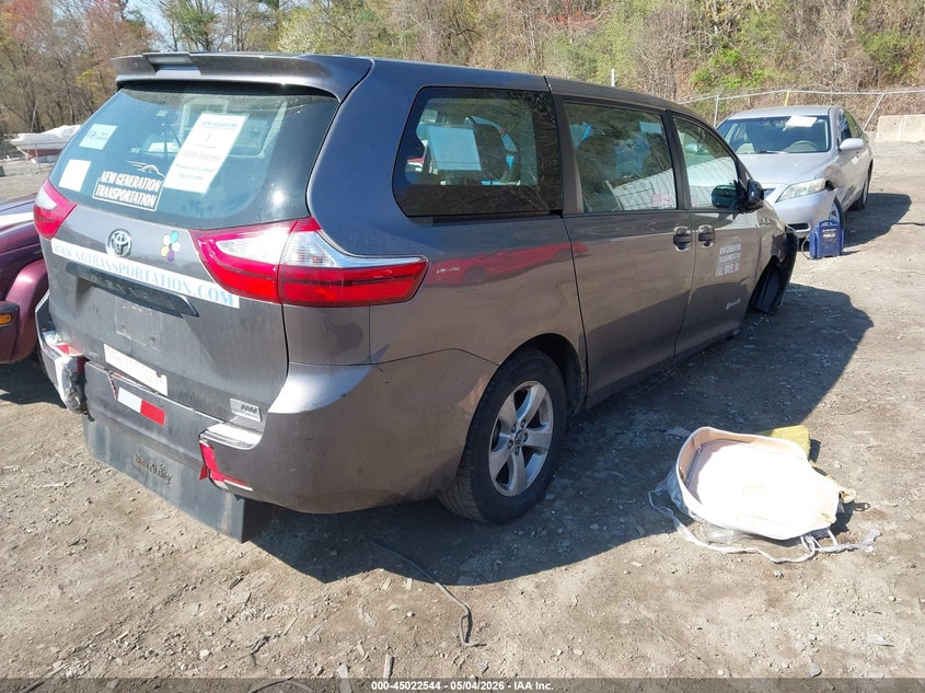 2018 TOYOTA SIENNA auction photo 4