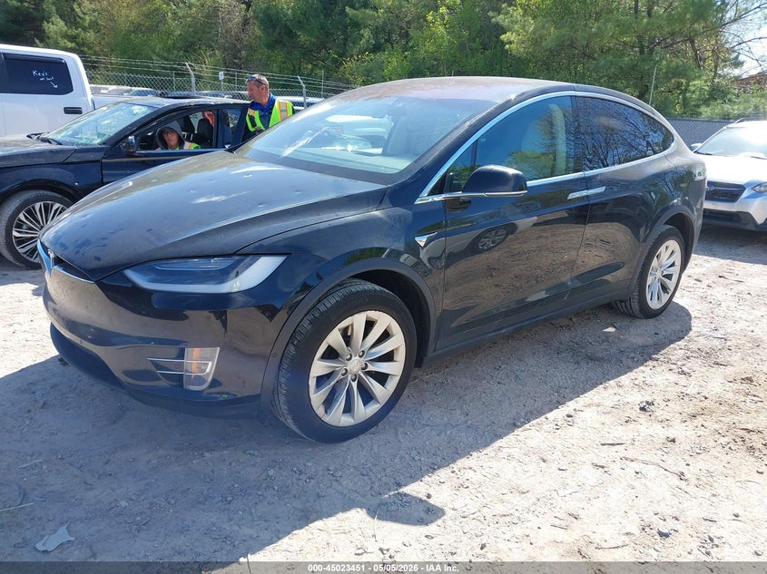 2018 Tesla Model X 100d/75d/P100d 5YJXCAE23JF104989 photo 1