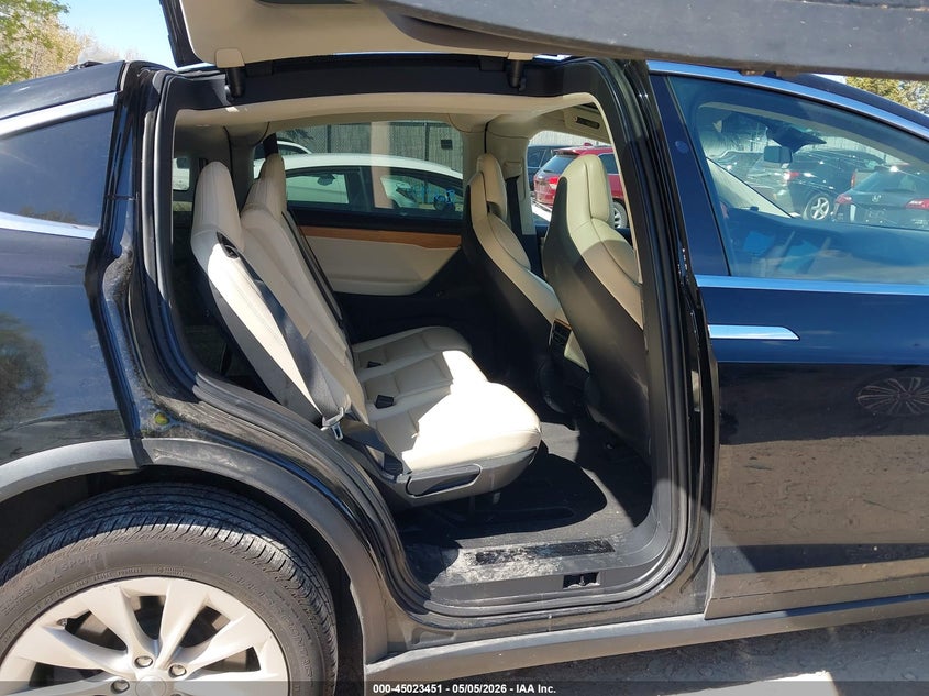 2018 Tesla Model X 100D/75D/P100D VIN: 5YJXCAE23JF104989 Lot: 45023451