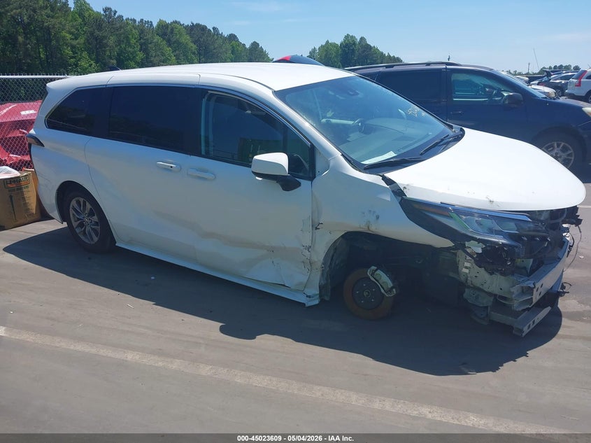 2021 Toyota Sienna Le