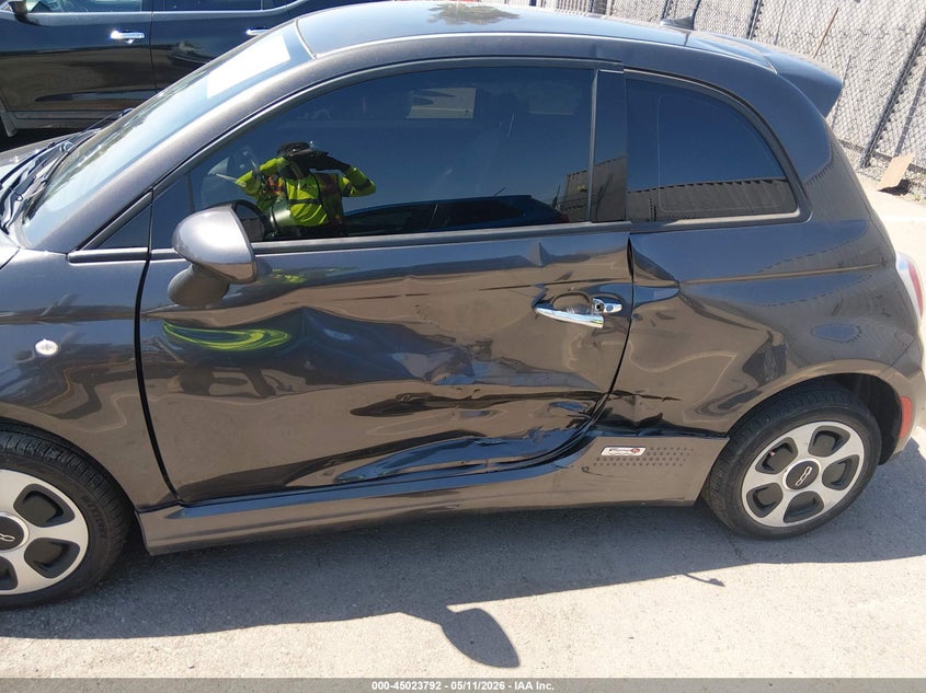 2017 Fiat 500E Battery Electric VIN: 3C3CFFGE3HT567855 Lot: 45023792