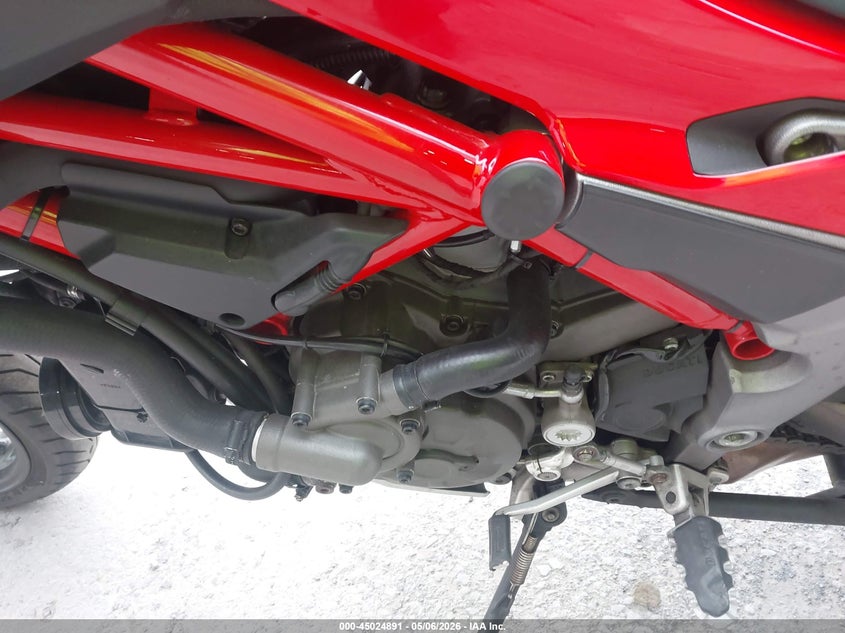 2015 Ducati Multistrada 1200/1200 S/Pikes Peak VIN: ZDM12BWW8FB000531 Lot: 45024891