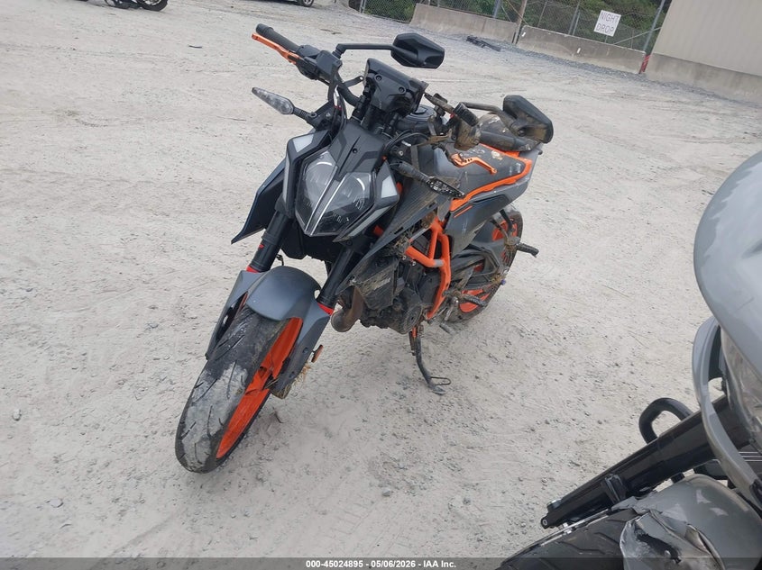 2024 KTM 390 auction photo 2