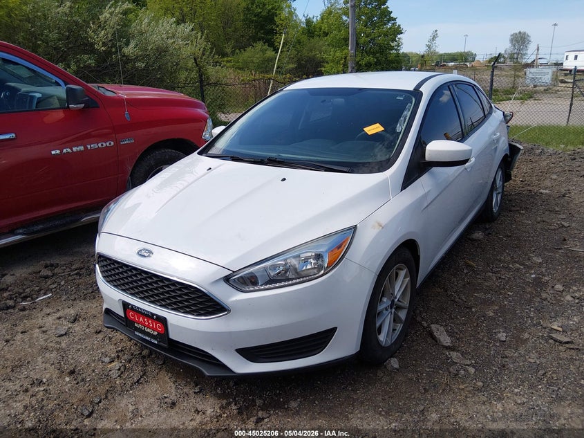 2018 Ford Focus Se 1FADP3F27JL246007 photo 1