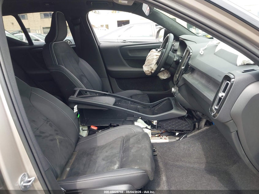 2023 VOLVO XC40 RECHARGE PURE ELECTRIC auction photo 5