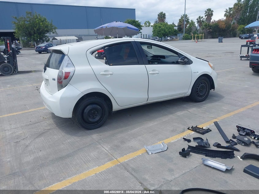 2014 TOYOTA PRIUS C auction photo 4