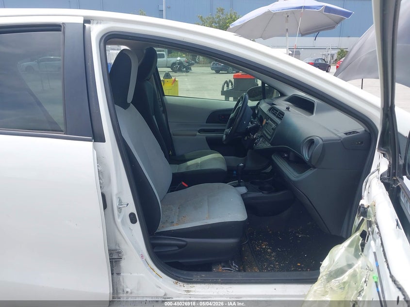 2014 TOYOTA PRIUS C auction photo 5
