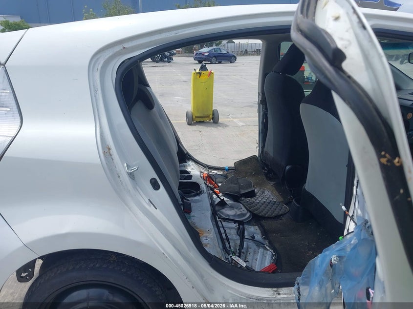 2014 TOYOTA PRIUS C auction photo 8