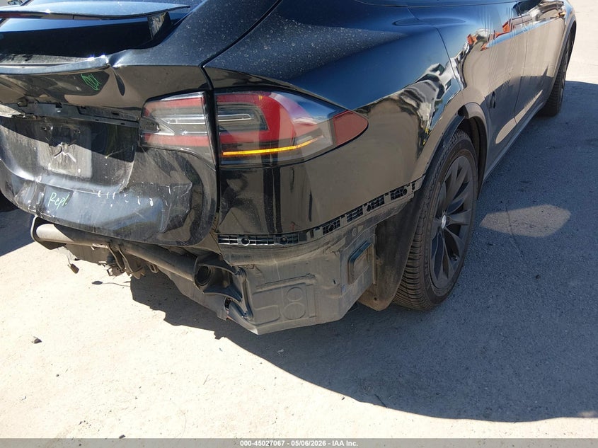 2018 Tesla Model X 100D/75D/P100D VIN: 5YJXCBE26JF112171 Lot: 45027067