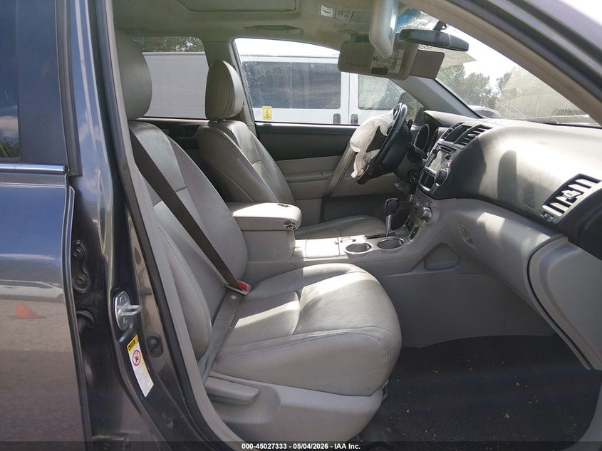 2013 TOYOTA HIGHLANDER auction photo 5