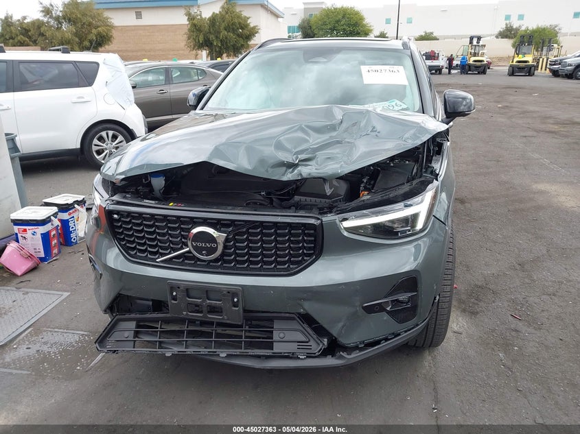 2026 Volvo Xc40 Ultra, B5 Awd Gas (Mild Hybrid), Dark VIN: YV4L12UM2T2706380 Lot: 45027363