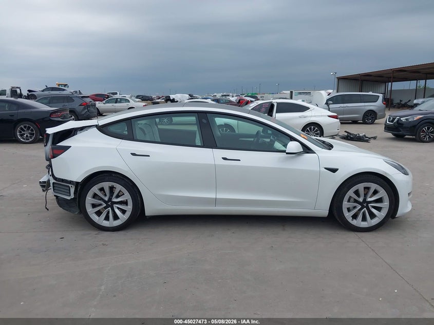 TESLA MODEL 3 - zdjęcie 14