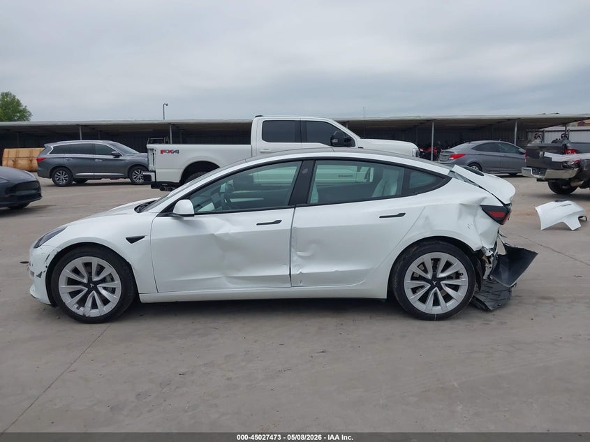 TESLA MODEL 3 - zdjęcie 15