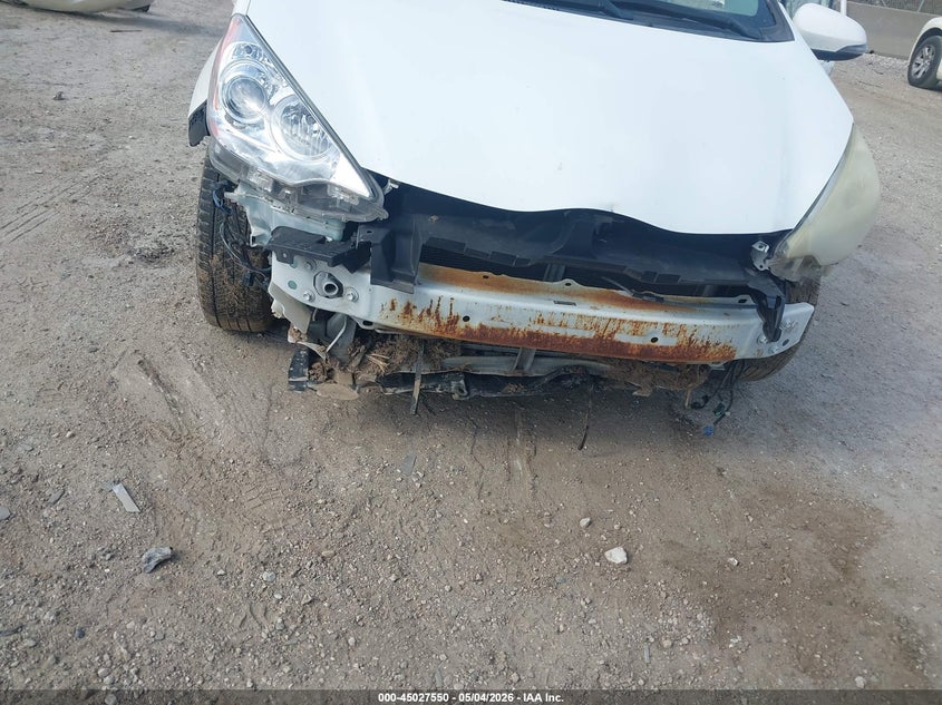2013 Toyota Prius C Three VIN: JTDKDTB30D1550854 Lot: 45027550