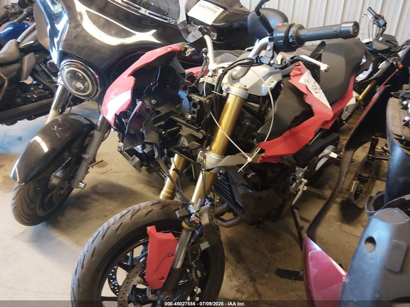 2020 BMW F 900 auction photo 2