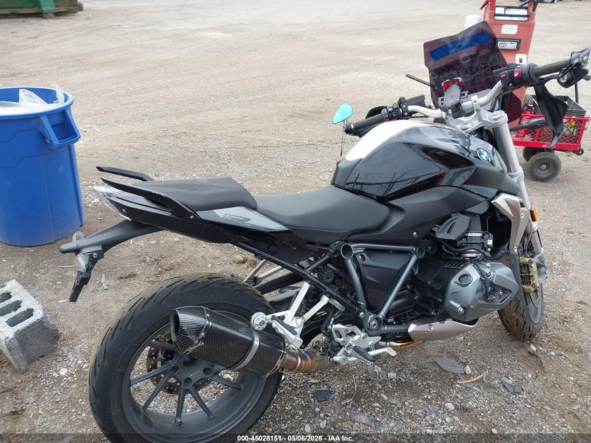 2024 BMW R 1250 MOTO 2