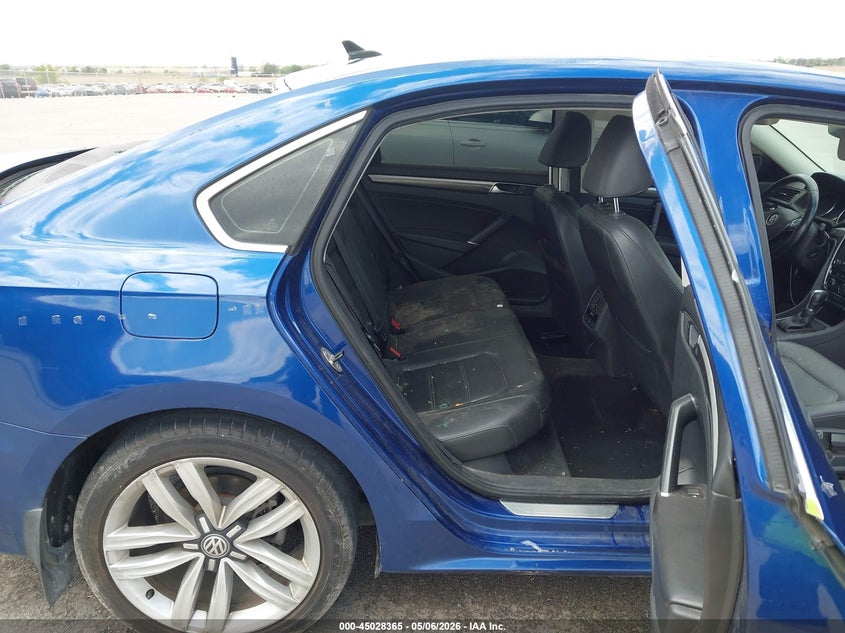 2017 VOLKSWAGEN PASSAT auction photo 8