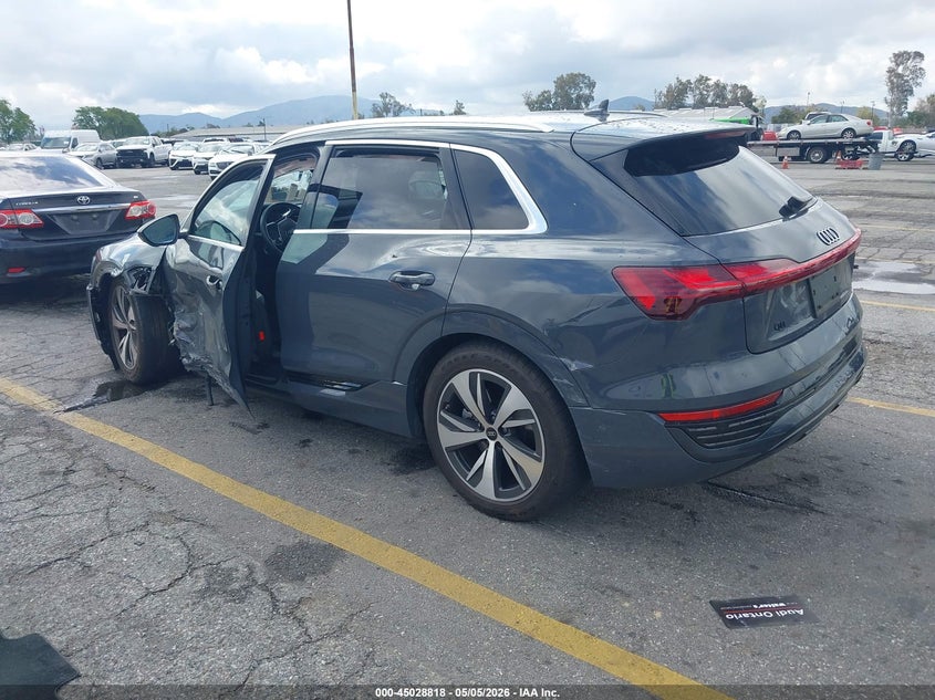Vin: wa15aage7rb040601, lot: 45526332, audi q8 e-tron premium plus quattro 20243