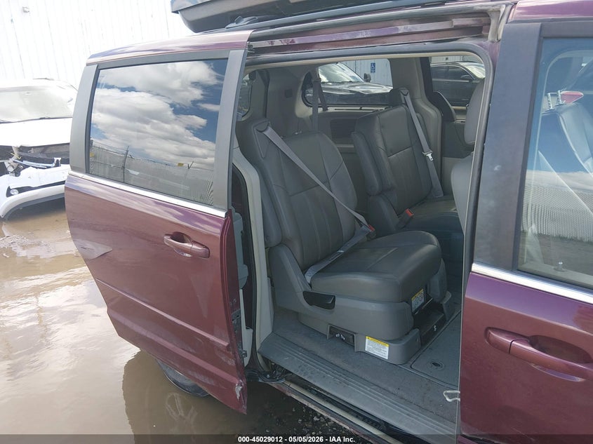 2008 CHRYSLER TOWN & COUNTRY auction photo 8