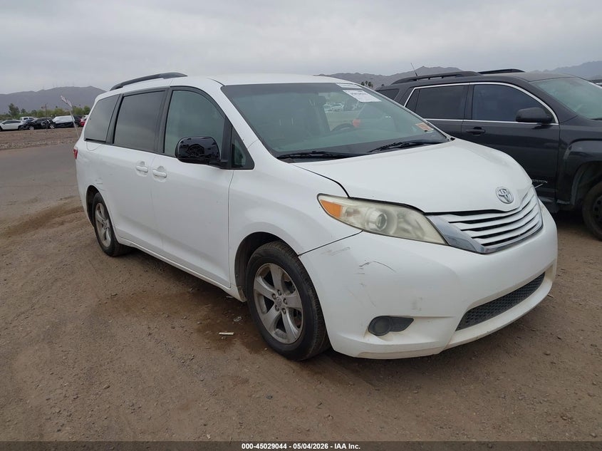 2015 Toyota Sienna Le 8 Passenger