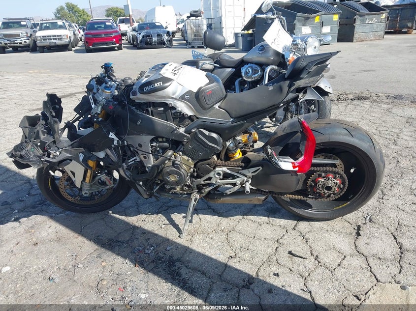 2018 Ducati Panigale V4/V4S/V4S Speciale VIN: ZDMDAGNW8JB003016 Lot: 45029608