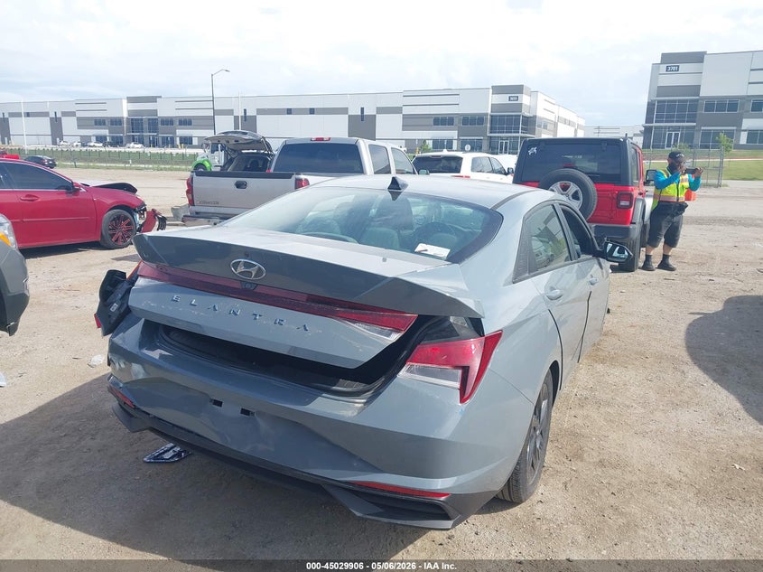 2021 HYUNDAI ELANTRA auction photo 4