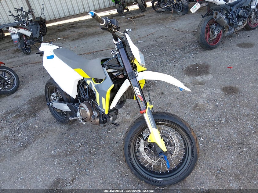 VIN: VBKUSV408LM776567 2020 HUSQVARNA SUPERMOTO 701