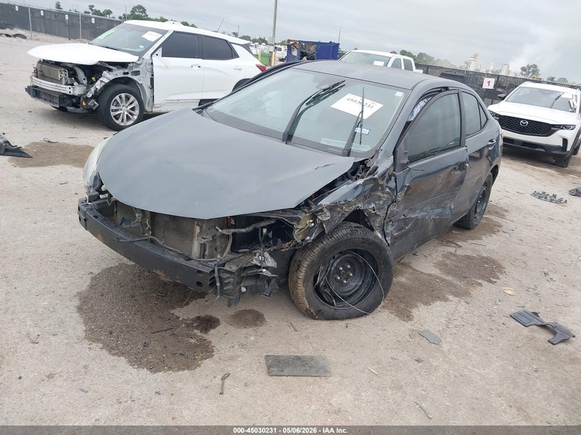 2018 Toyota Corolla Le 5YFBURHE4JP759727 photo 1