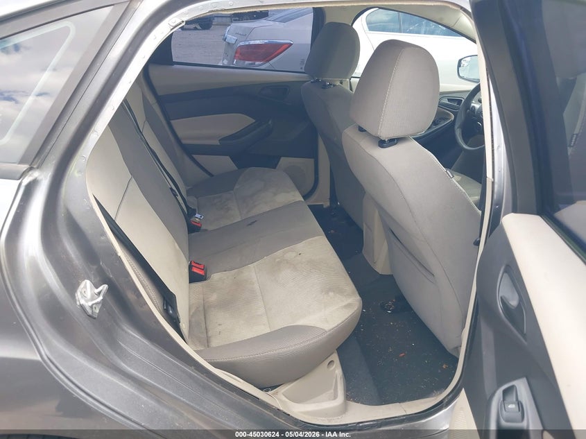 1FAHP3F21CL456462 2012 Ford Focus 2.0 Se Grey