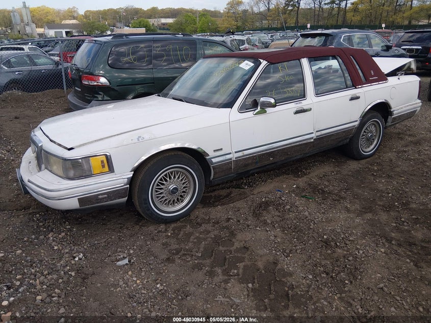 1LNLM81W7PY762543 1993 Lincoln Town Car Executive photo 1